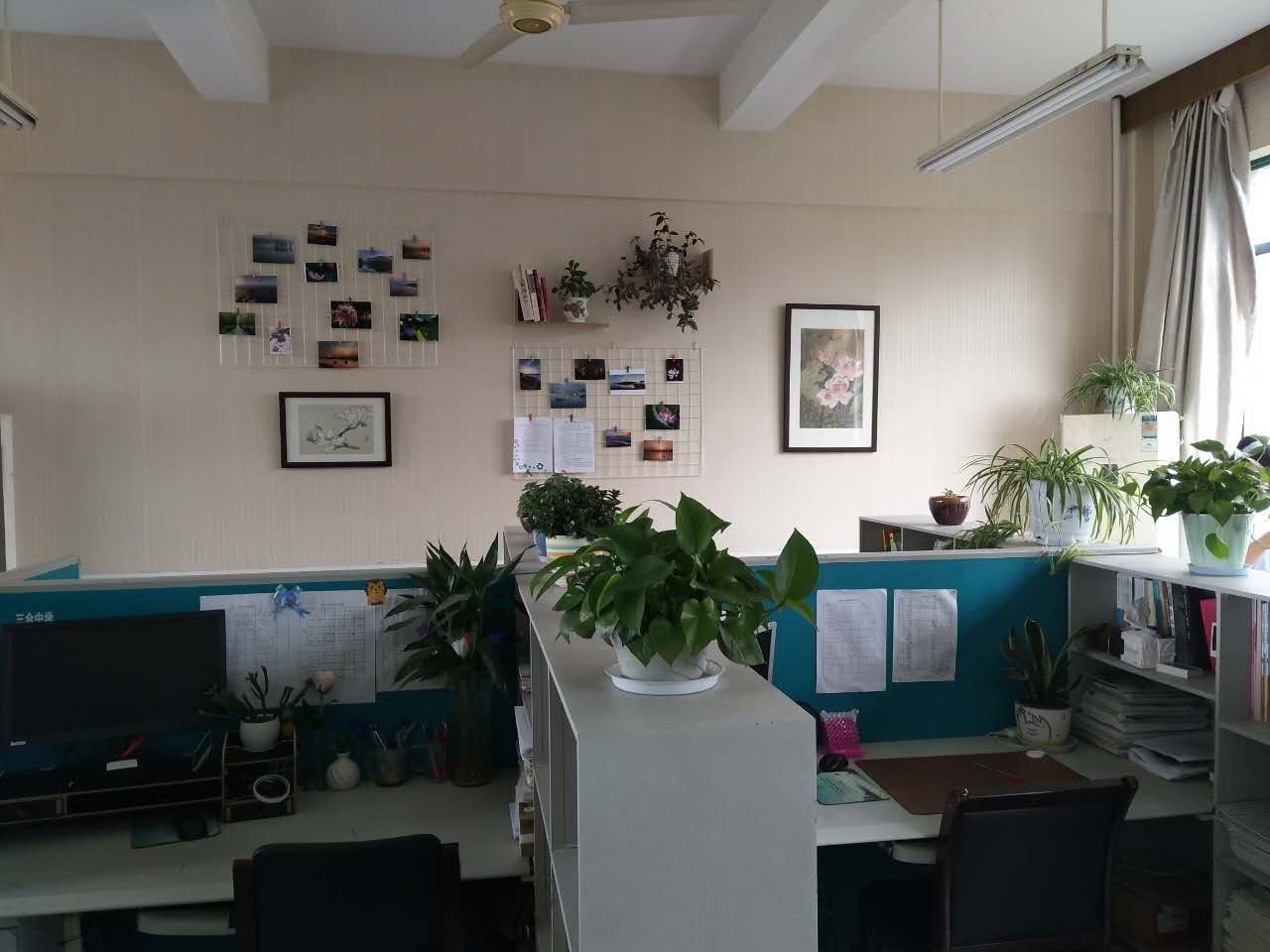 縣教育工會“美麗辦公室”考核小組蒞臨三合中學實地評估