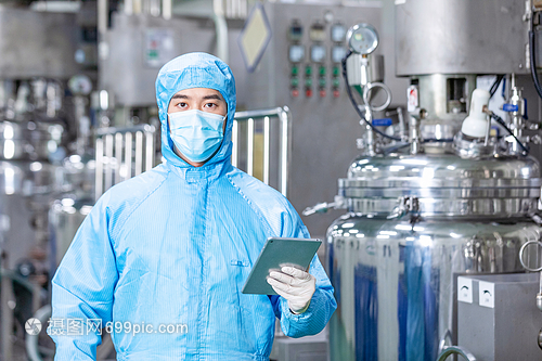 智慧工廠新篇章 化工廠技術(shù)工人與計(jì)算機(jī)軟件開(kāi)發(fā)的融合創(chuàng)新